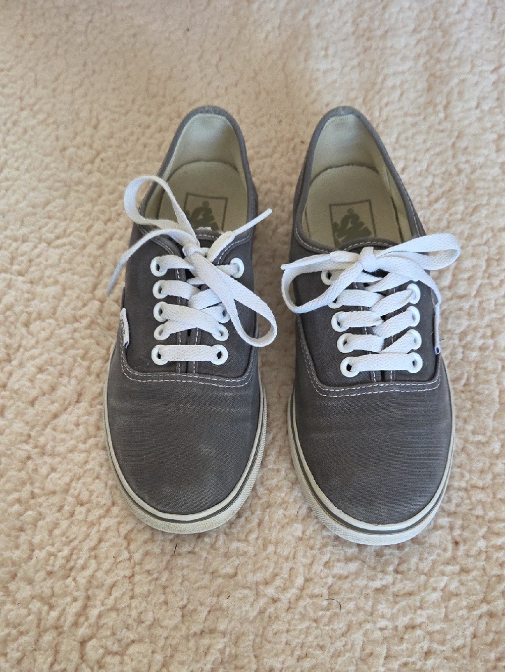 Womens Vans Low-Top Canvas Sneakers in Gray with White Laces Sz 7 Never Worn.